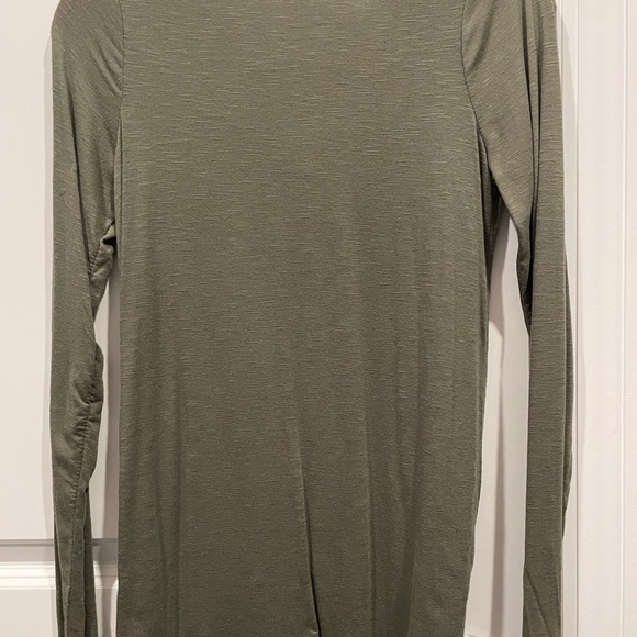 Long sleeve v-neck green shirt - Picture 3 of 3
